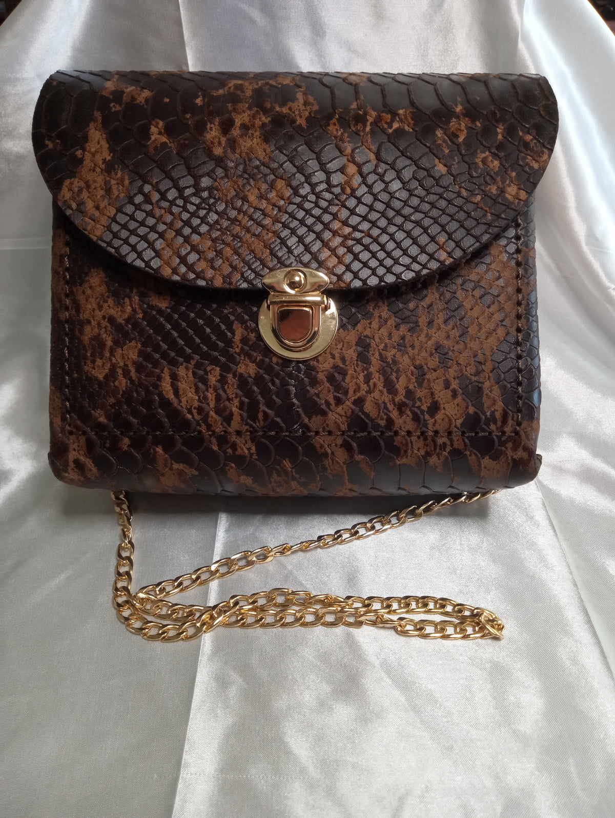Dragon accent purse