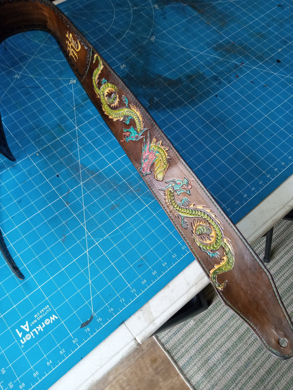 Dragon guitar strap